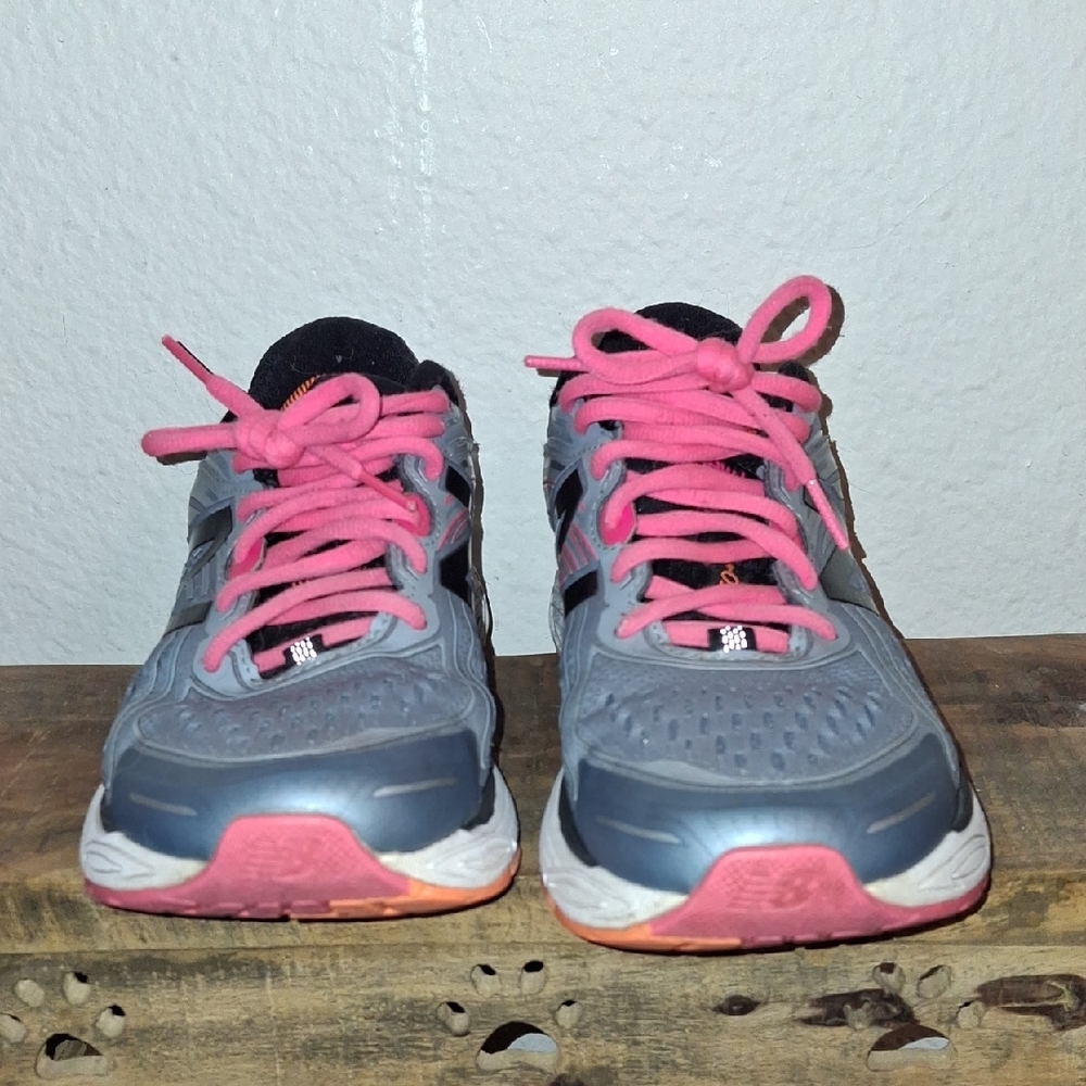 EUC Women's New Balance Running Shoes Size 8 - Picture 4 of 11